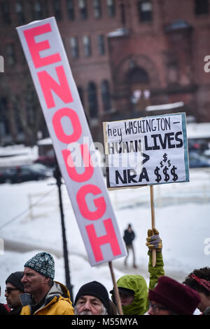 Montpelier, Vermont, USA. 19. Februar, 2018. Demonstration gegen Waffengewalt nach Park, FL, Schießereien, Vermont State House, Montpelier, VT, USA. Quelle: John lazenby/Alamy leben Nachrichten Stockfoto