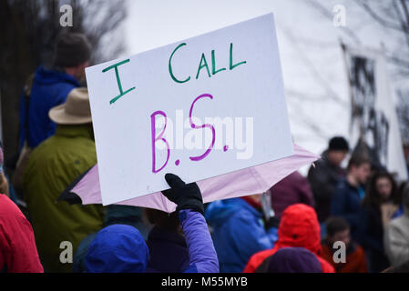 Montpelier, Vermont, USA. 19. Februar, 2018. Demonstration gegen Waffengewalt nach Park, FL, Schießereien, Vermont State House, Montpelier, VT, USA. Quelle: John lazenby/Alamy leben Nachrichten Stockfoto