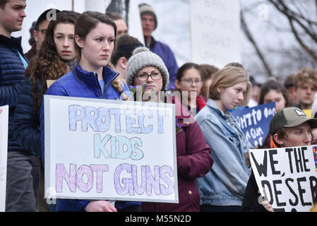 Montpelier, Vermont, USA. 19. Februar, 2018. Demonstration gegen Waffengewalt nach Park, FL, Schießereien, Vermont State House, Montpelier, VT, USA. Quelle: John lazenby/Alamy leben Nachrichten Stockfoto