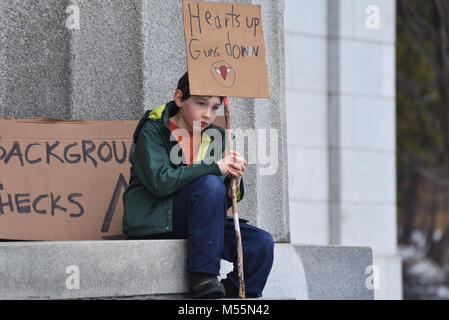 Montpelier, Vermont, USA. 19. Februar, 2018. Demonstration gegen Waffengewalt nach Park, FL, Schießereien, Vermont State House, Montpelier, VT, USA. Quelle: John lazenby/Alamy leben Nachrichten Stockfoto