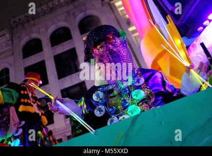 New Orleans, Louisiana, USA. 10 Feb, 2018. Die Krewe von Endymion Parade Rollen während des Mardi Gras feiern in New Orleans, Louisiana, USA, am 10. Februar 2018. Credit: Dan Anderson/ZUMA Draht/Alamy leben Nachrichten Stockfoto