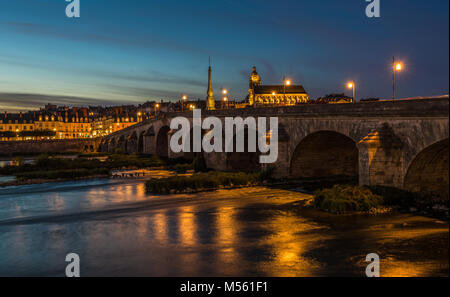 Jacques-Gabriel Brücke über die Loire in Blois, Frankreich Stockfoto