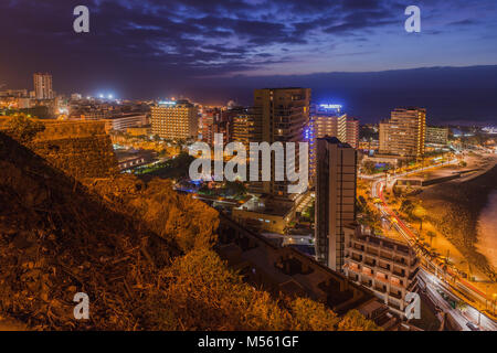 Puerto de la Cruz Teneriffa bei Nacht Stockfoto