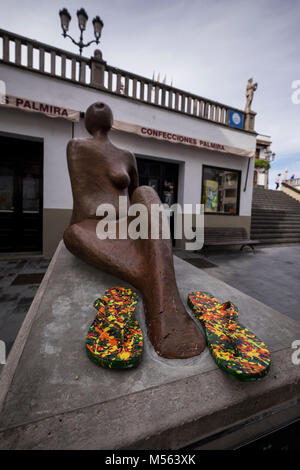 Ein paar lackierte Flip Flops auf Teneriffa Reise in Santa Cruz, Playa San Juan, Buenavista, Garachico Icod de los Vinos und Candelaria, eleve Stockfoto