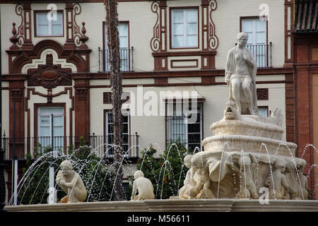 Brunnen Fuente de Hispalis auf dem Platz Puerta de Jerez Stockfoto