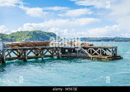 Verfallene, stillgelegten Hafen Inszenierung im Hafen von Brixham, Devon, Großbritannien. Stockfoto