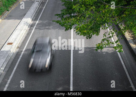 Motion Blur von Autos auf der Straße Stockfoto