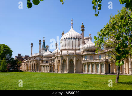 Der Royal Pavilion (Brighton Pavillon), ehemalige königliche Residenz im indo-sarazenischen Stil in Brighton, East Sussex, Südengland, Großbritannien Stockfoto