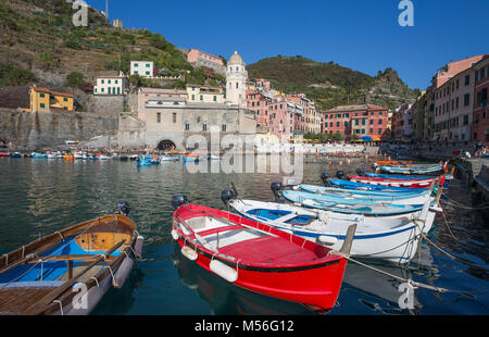 VERNAZZA, Italien, 31. JULI 2017 - Blick auf Vernazza, Cinque Terre, La Spezia Provinz, Ligurische Küste, Italien. Stockfoto