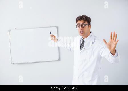 Lustig, Arzt, Wissenschaftler und Präsentation im Krankenhaus Stockfoto