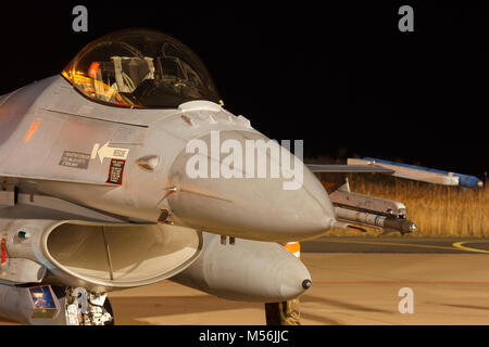 Leeuwarden Feb 6 2018: Night Flight Training. F-16 Fighting Falcon. Stockfoto