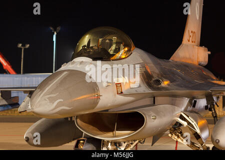 Leeuwarden Feb 6 2018: Night Flight Training. F-16 Fighting Falcon. Stockfoto