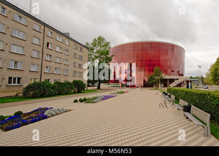 "Große gelbe" Konzert in Liepaja. Dieses Gebäude von Architekt Volker Giencke ausgelegt ist. Stockfoto