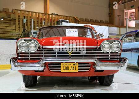 LOIMAA, Finnland - 15. JUNI 2014: Classic Red Plymouth Belvedere 1958 bei HeMa Show 2013 in Loimaa, Finnland angezeigt. Stockfoto