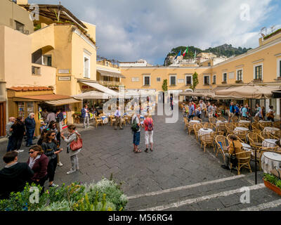 Piazza Umberto I ist der bekannteste Platz der Insel Capri, Italien. Der Platz befindet sich im historischen Zentrum von Capri, in der gleichnamigen Stadt Stockfoto