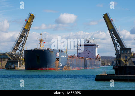 Die Algoma Geist bulk carrier, der durch die Welland Canal Stockfoto