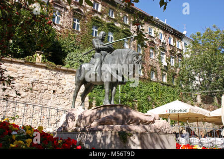 Kroatien Zagreb, 1. OKTOBER 2017: St. George nach dem Kampf mit dem Drachen, Skulptur, Zagreb, Kroatien. Stockfoto