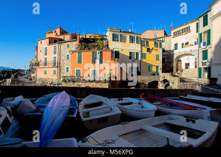 Ausblick auf den kleinen Meer Dorf Tellaro in der Nähe von Lerici, La Spezia, Ligurien, Italien, Europa Stockfoto