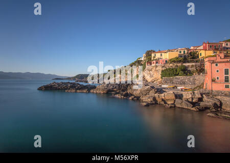 Lange Belichtung von kleinen Meer Dorf Tellaro bei Sonnenuntergang, Ligurien, La Spezia, in der Nähe von Cinque Terre Ligurien, Italien, Europa Stockfoto