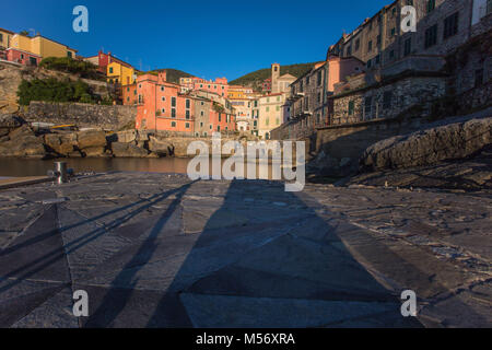 Ausblick auf den kleinen Meer Dorf Tellaro in der Nähe von Lerici, La Spezia, Ligurien, Italien, Europa Stockfoto