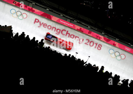 Die Rumänin Maria Adela Constantin (Pilotin) und Andreea Grecu in Aktion in der zwei-Frauen-Bobbahn-Hitze 1 im Olympic Sliding Center am 11. Tag der Olympischen Winterspiele in PyeongChang 2018 in Südkorea. DRÜCKEN SIE VERBANDSFOTO. Bilddatum: Dienstag, 20. Februar 2018. Siehe PA Geschichte OLYMPICS Bobsleigh. Bildnachweis sollte lauten: Mike Egerton/PA Wire. Stockfoto