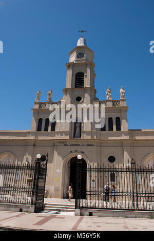 Argentinien, Pampas, San Antonio de Areco. Die historische Kirche, San Antonio de Padua, circa 1730. Stockfoto