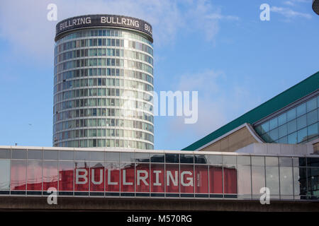 Die Rotunde Gebäude Birmingham durch den Bullring Shopping Centre, Birmingham gesehen Stockfoto