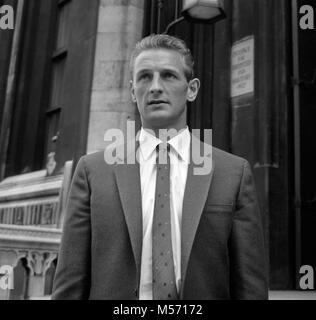 Arsenal und England Fußballspieler George Eastham am hohen Gericht. Stockfoto