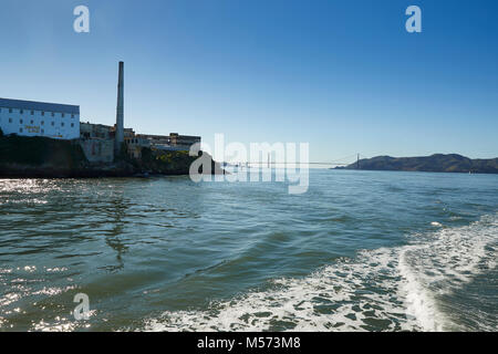 Alcatraz, die Bucht von San Francisco und die Golden Gate Bridge, Kalifornien. Stockfoto