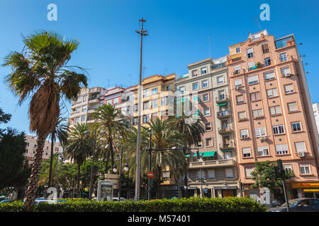 Valencia, Spanien - 18. Juni 2017: Beispiel für traditionelle Wohnhäuser in der Innenstadt an einem Sommertag Stockfoto