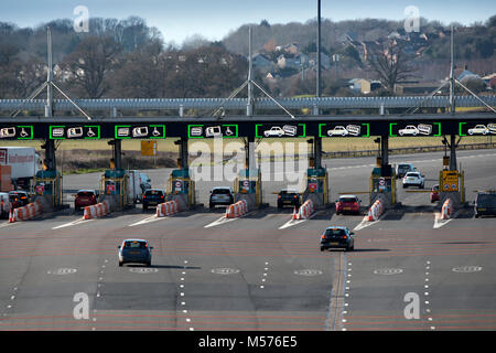 Die mautstellen auf der zweiten Severn Überqueren, auch genannt der Severn Bridge und SSC, die Brücke über die Autobahn M4 in England und Wales Stockfoto