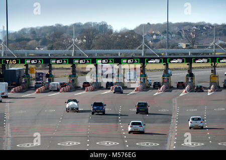 Die mautstellen auf der zweiten Severn Überqueren, auch genannt der Severn Bridge und SSC, die Brücke über die Autobahn M4 in England und Wales Stockfoto