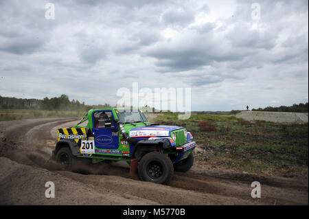 Warschau, Polen - 11. JULI 2015: Polnische Safari Rally Cross Meisterschaft Stockfoto