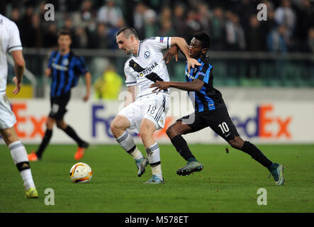 Warschau, Polen - 22. OKTOBER 2015: UEFA Europa League Gruppenphase Legia Warschau Club Brugge Belgien o/p: Michal Kucharczyk Abdoulay Diaby Stockfoto