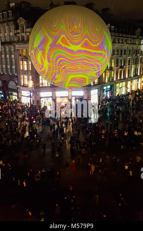 Lumiere London Festival des Lichts 2018 ist eine Nacht lang Licht Festival in London präsentiert spektakuläre und ikonischen Architektur der Hauptstadt und Straßen, mit über 50 Kunstwerken von britischen und internationalen Künstlern. Mit: Der "Ursprung der suspendierten Hoch die Welt Bubble 2018 ' und Oxford Circus, Wo: London, Vereinigtes Königreich, wenn: 20 Jan 2018 Credit: WENN.com Stockfoto