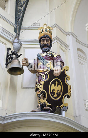 Mythische Figuren Gog und Magog Ring die Glocken jeder Seite der Gaunts Clock an die Royal Arcade in Melbourne. Stockfoto