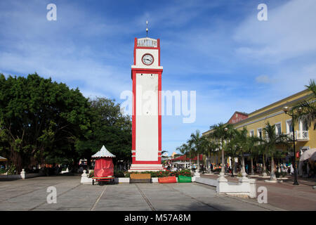 Clock Tower, Plaza del Sol, Stadtplatz, San Miguel de Cozumel, Insel Cozumel, Quintana Roo, Mexiko, der Karibik, Nordamerika Stockfoto