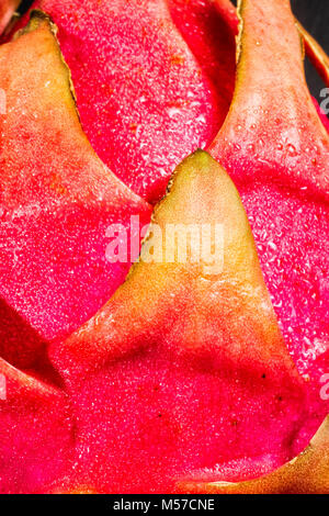 Detail eines reifen weißen Pitahaya (Hylocereus undatus). Stockfoto