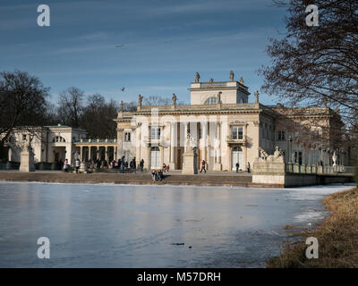 Palast auf dem Wasser (Südwand) im Winter, Royal Lazienki Park, Warschau, Polen Stockfoto