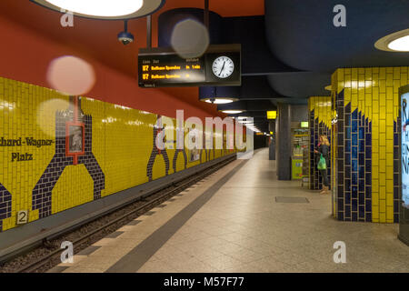 BERLIN - Oktober 20, 2016: Richard Wagner Platz U-Bahnhof in Berlin auf Octomber 20, 2016. Stockfoto