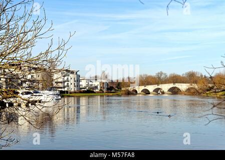 Die Themse in Chertsey Meads, Chertsey Surrey England Großbritannien Stockfoto