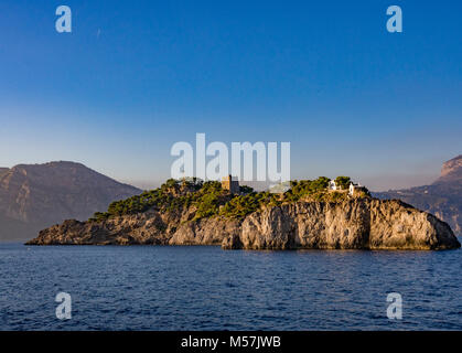 Gallo Lungo, die größte der drei Inseln, die im Privatbesitz der Inselgruppe "Li Galli Inseln, Golf von Salerno, Amalfi Küste, Italien. Stockfoto