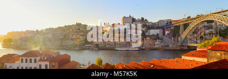 Weiten Panoramablick auf Porto bei Sonnenuntergang, Portugal Stockfoto