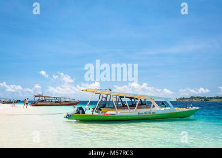 Blick auf ausflugsschiff an der tropischen Küste von Gili Trawangan, Indonesien Stockfoto