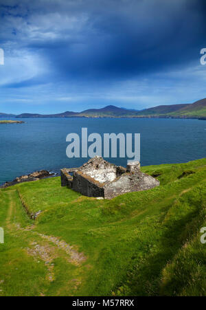 Einsame Hütte auf der Great Blasket Island, die Blasket Islands, Slea Head auf der Halbinsel Dingle in der Grafschaft Kerry, Irland Stockfoto