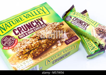 Ein Feld der Natur Tal Hafer Müsli Snack Bars mit zwei Bars an der Seite, Vereinigtes Königreich Stockfoto