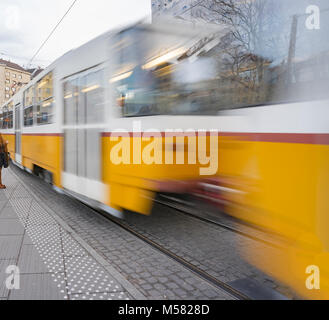 Széll Kálmán Széll Kálmán tér (Platz, der früher als Moszkva tér oder Moskauer Platz bekannt ist ein Quadrat in Budapest. Straßenbahnen und Busse verbinden mit der U-Bahn Stockfoto