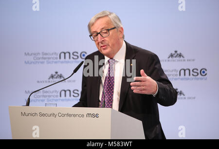 München, Deutschland. 17 Feb, 2018. Der Präsident der Europäischen Kommission Jean-Claude Juncker sprach auf der Münchner Sicherheitskonferenz. Credit: Alexander Pohl/Pacific Press/Alamy leben Nachrichten Stockfoto