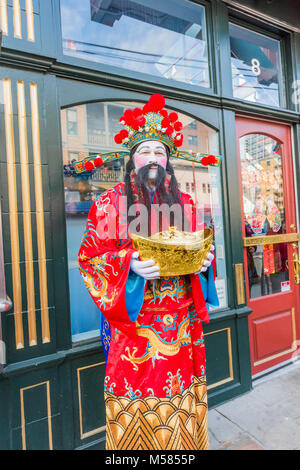 Ein Darsteller als Caishen, dem Chinesischen Gott des Reichtums, Wohlstand, Glück, chinesische Mondjahr Parade, Chinatown, Vancouver, BC gekleidet Stockfoto