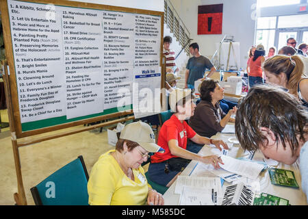 Miami Beach, Florida, Temple Beth Sholom, Synagoge, jüdisch, Mitzvah-Wochenende, Freiwillige Freiwillige ehrenamtlich arbeiten Arbeiter, Teamarbeit zusammen Stockfoto